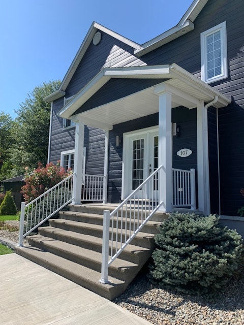 Moderne simple main avec colonne