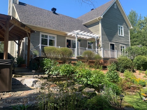 Moderne simple main blanc suite