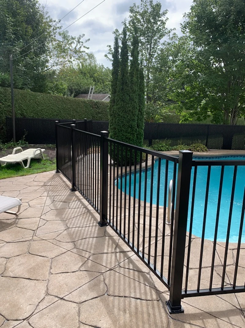Clôture 48" Moderne 5 pour piscine, Piscine