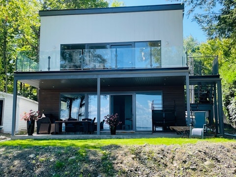 Simple main Panorama verre 12mm trempe clair cote poli charbon Simple main Moderne barreau